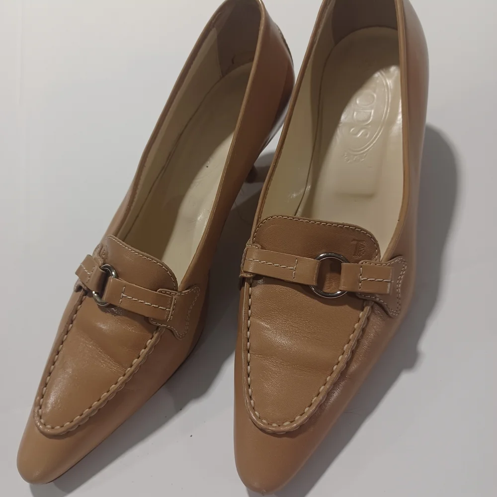 Tod's Classic Tan Leather Loafers - Picture 1 of 11